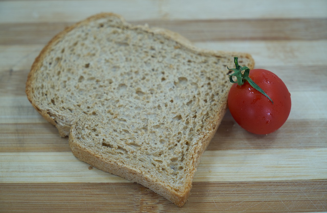 bread  table  wood-fibre boards free photo