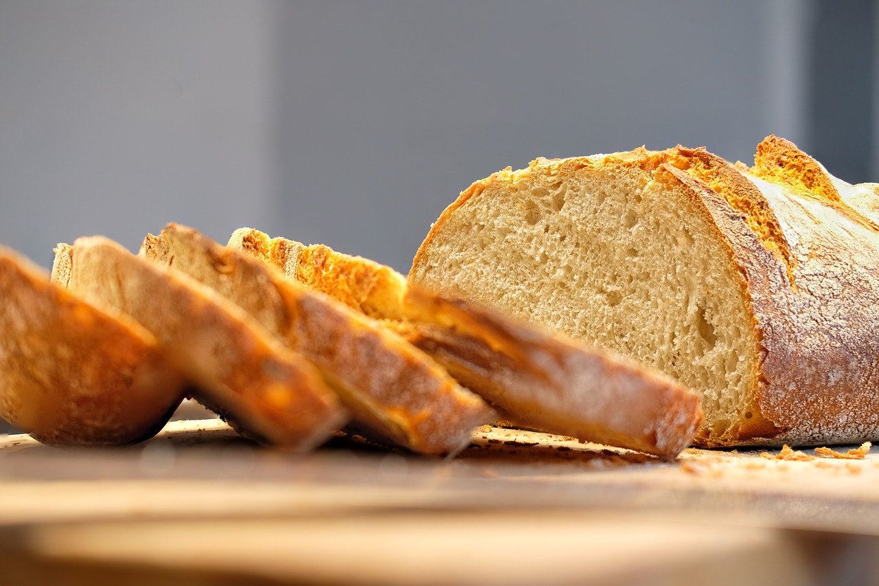 bread  baked goods  crispy free photo