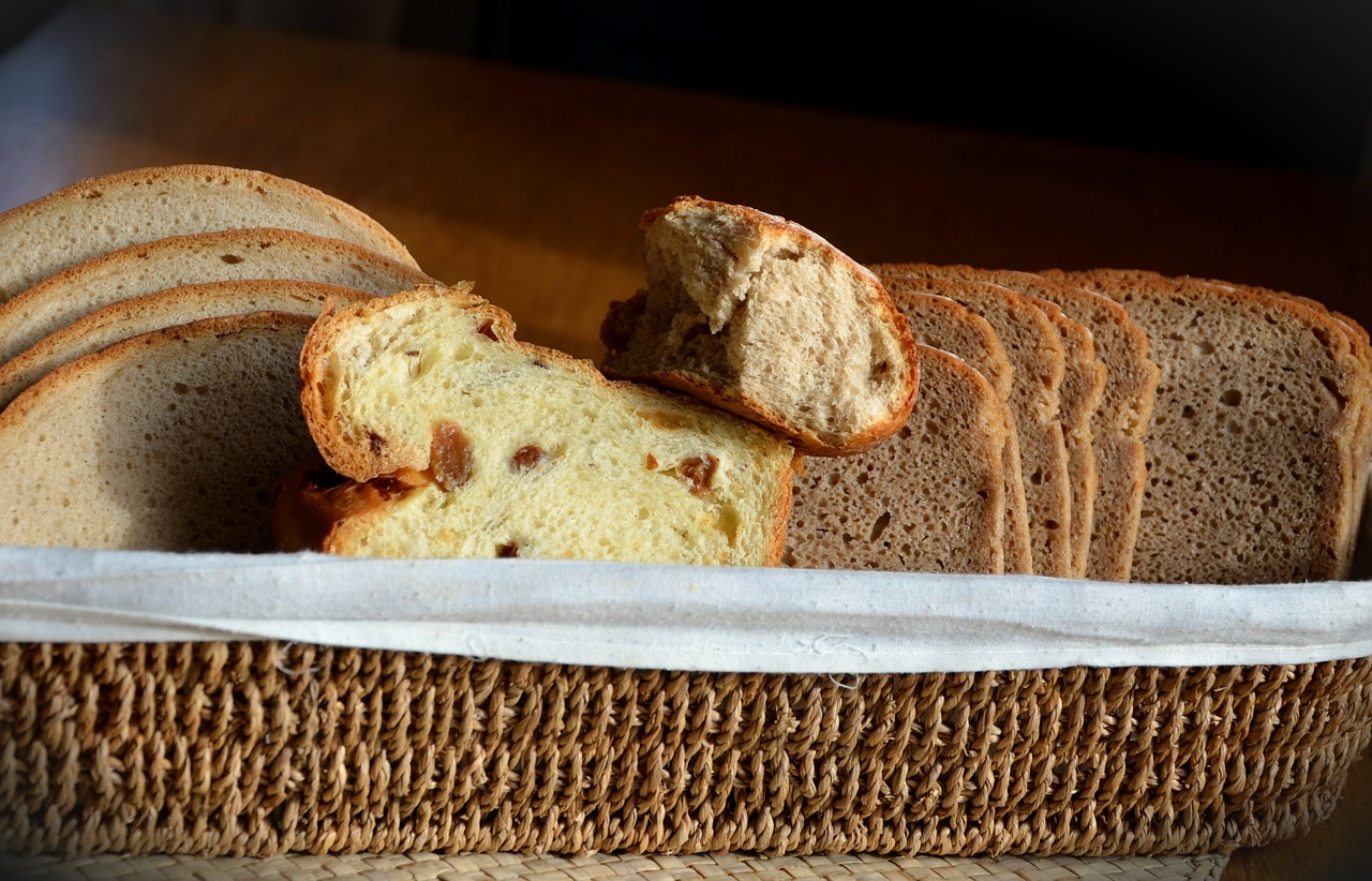 bread breadbasket crispy free photo