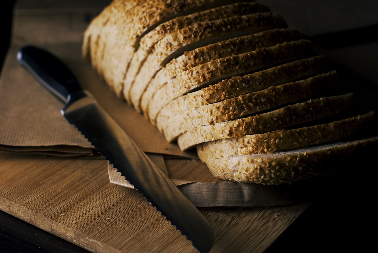 bread sliced knife free photo