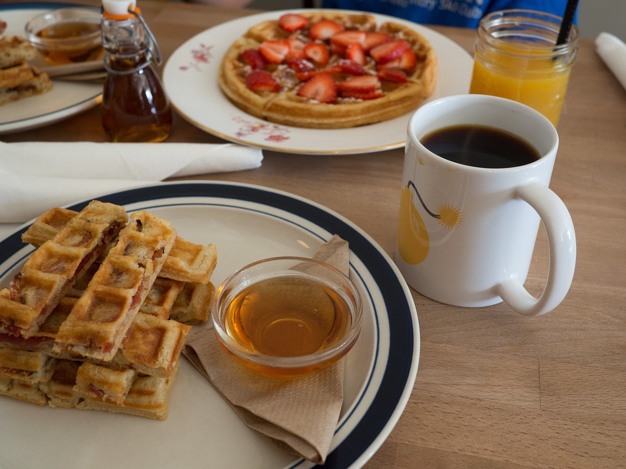 breakfast waffles strawberries free photo