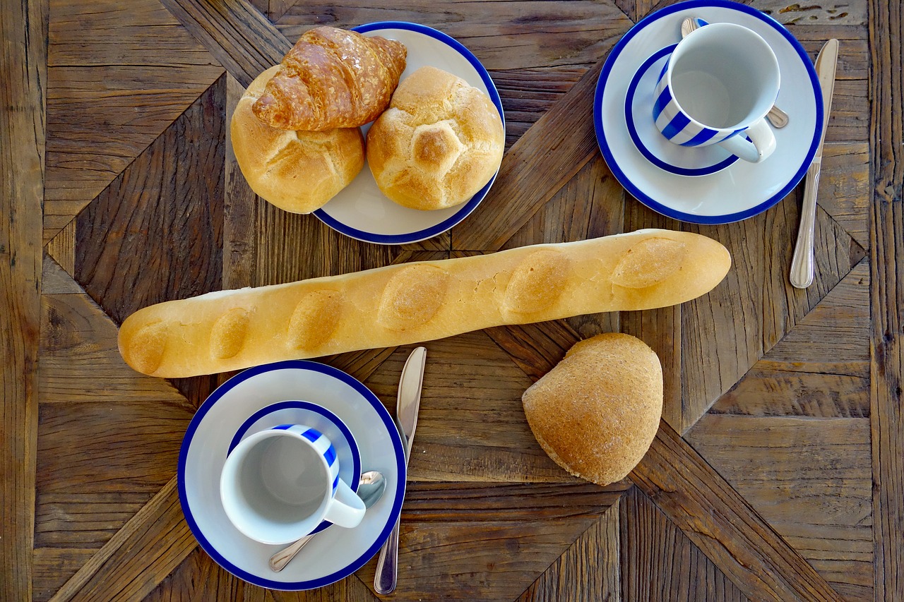 breakfast  croissant  croissantes free photo