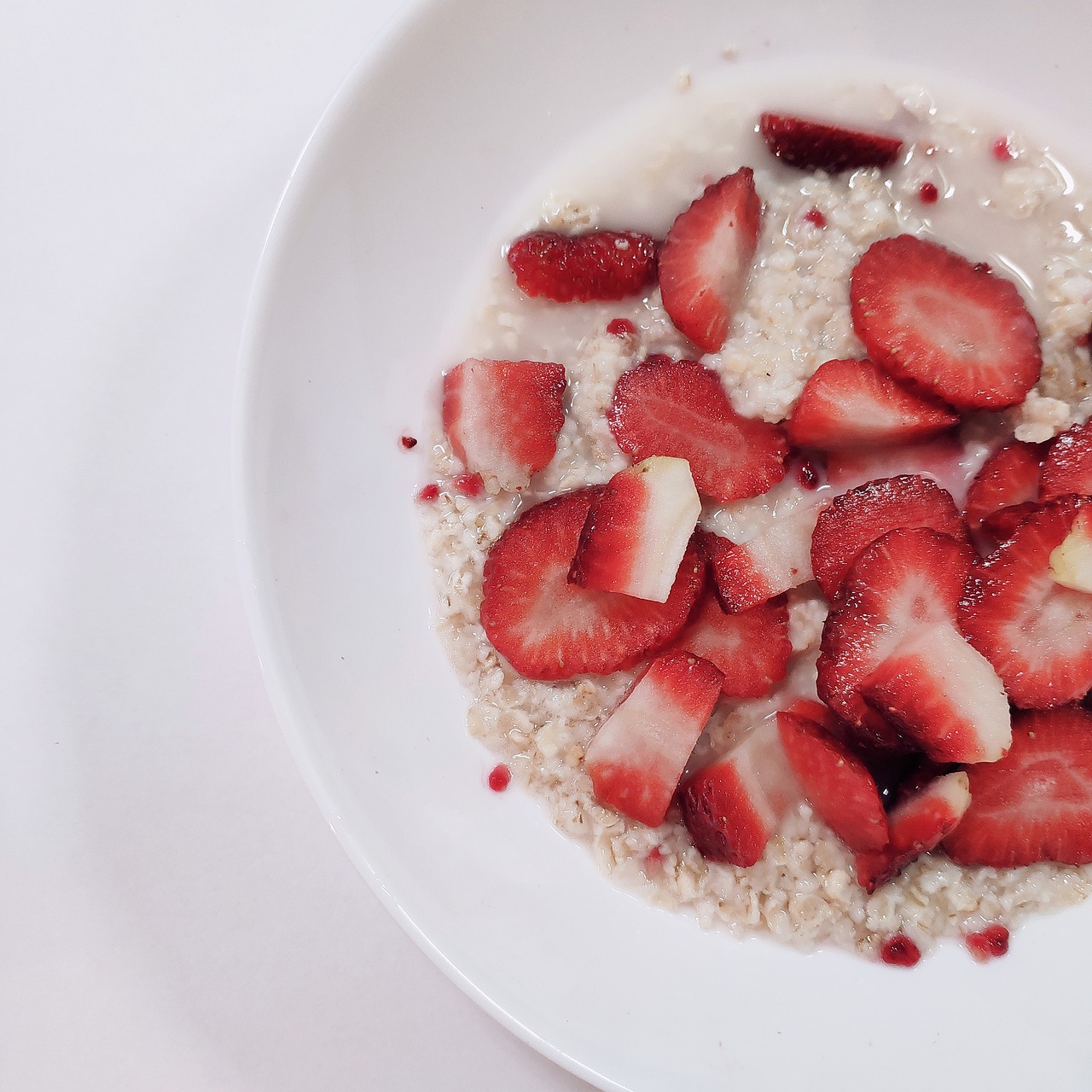 breakfast  porridge  strawberry free photo