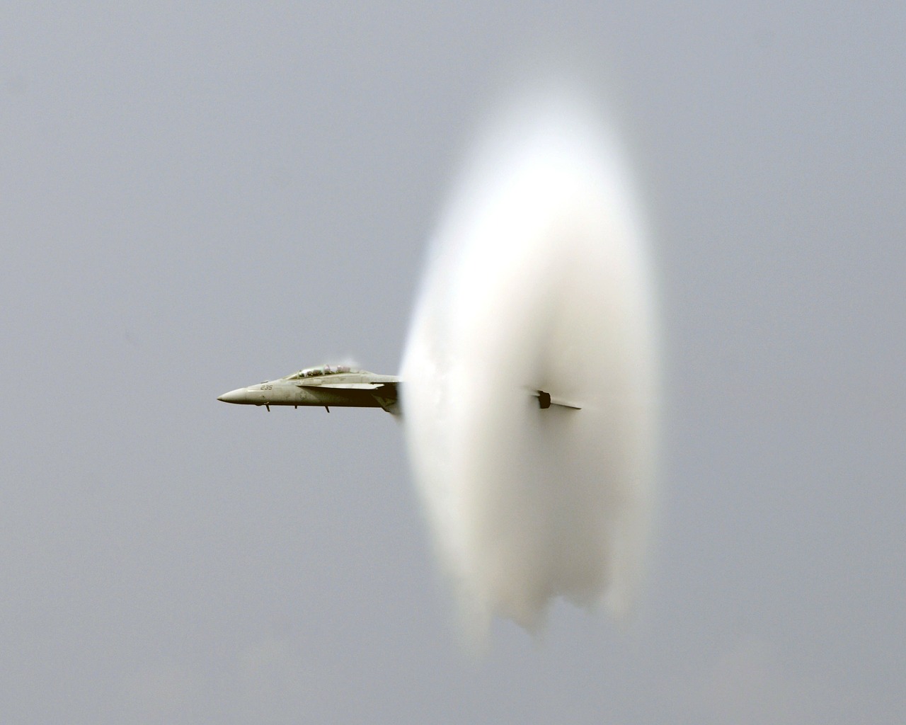 breaking the sound barrier jet fighter free photo