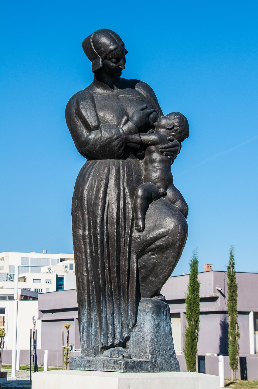 breastfeeding statue sculpture free photo