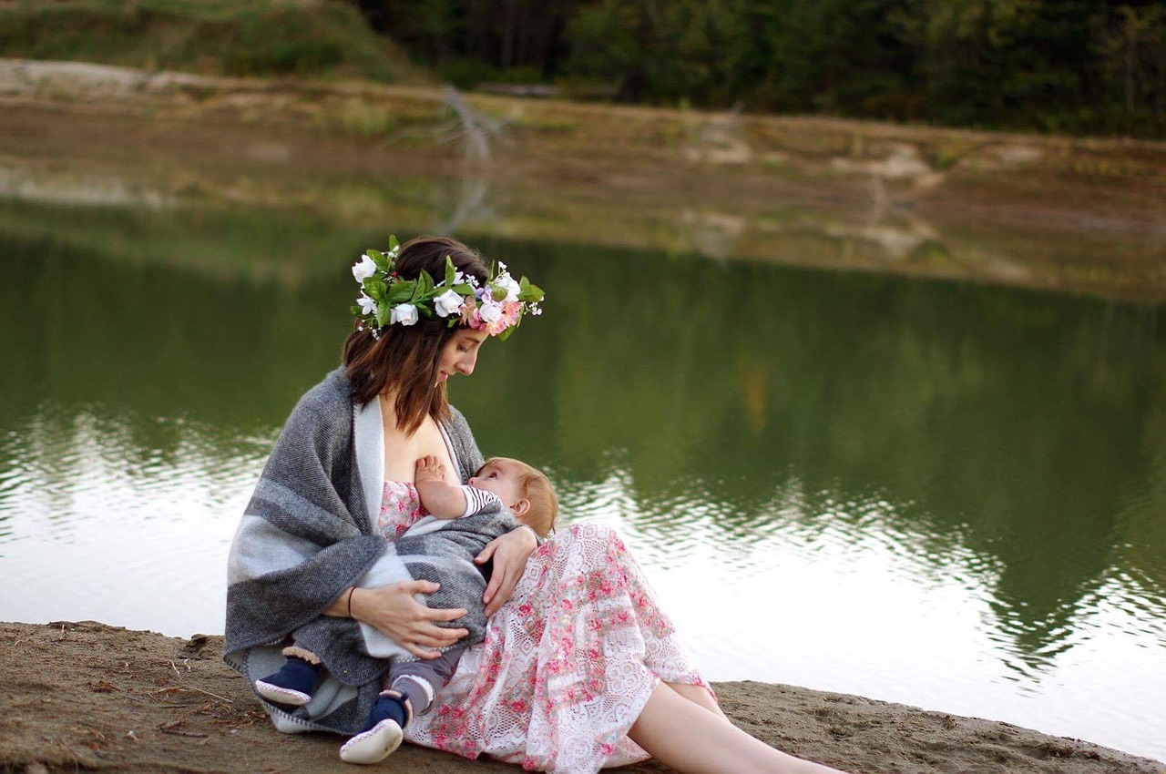 breastfeeding nature girl free photo