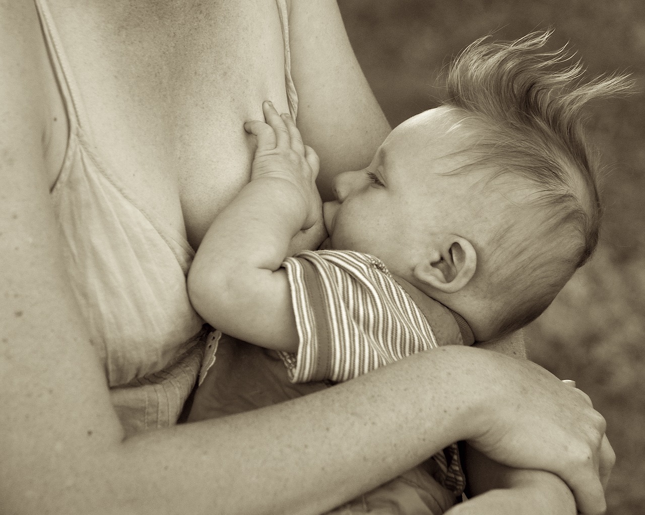 breastfeeding baby boy free photo