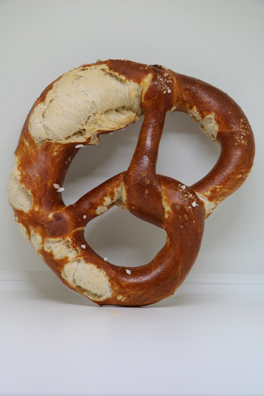 pretzel laugenbreze food free photo