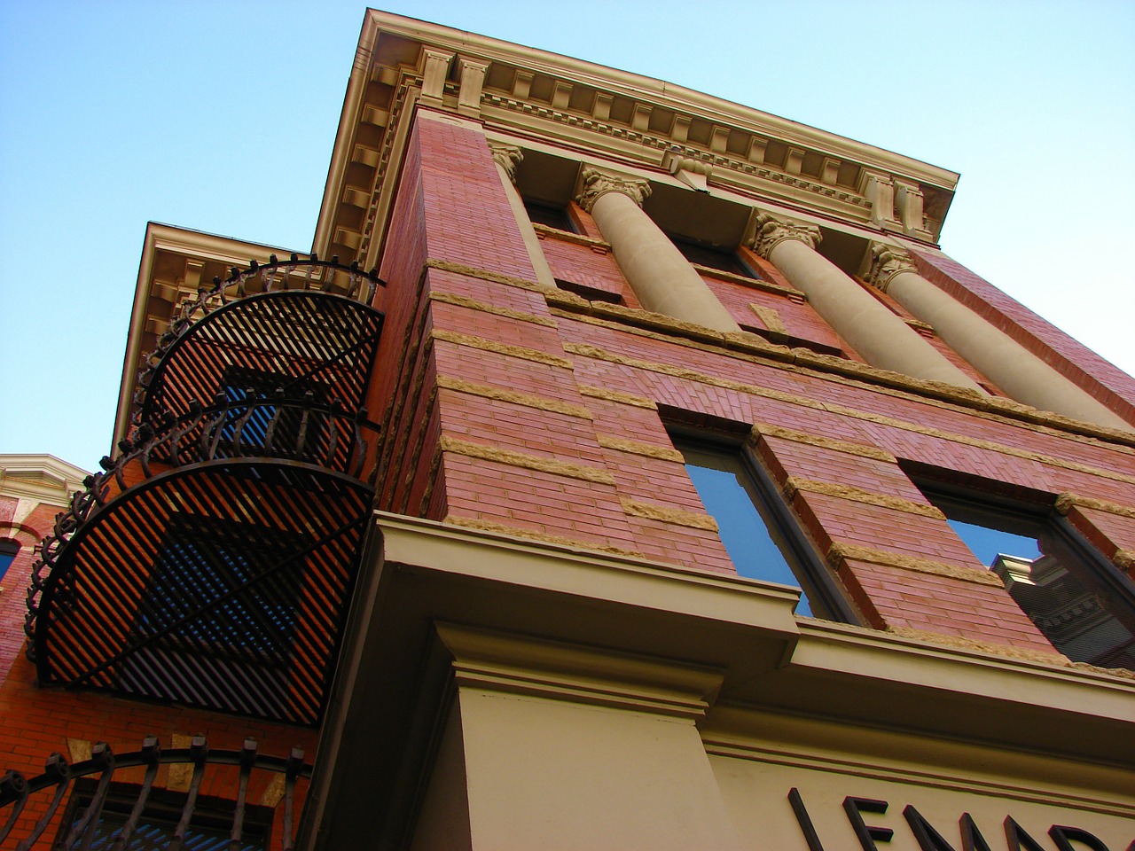 brick buiding facade architecture free photo