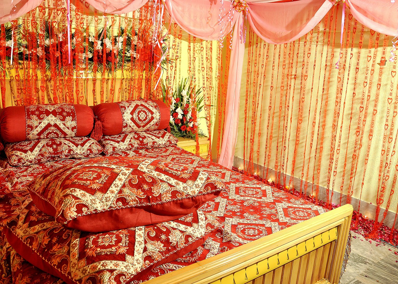 bridal suite bedroom sleeping room free photo