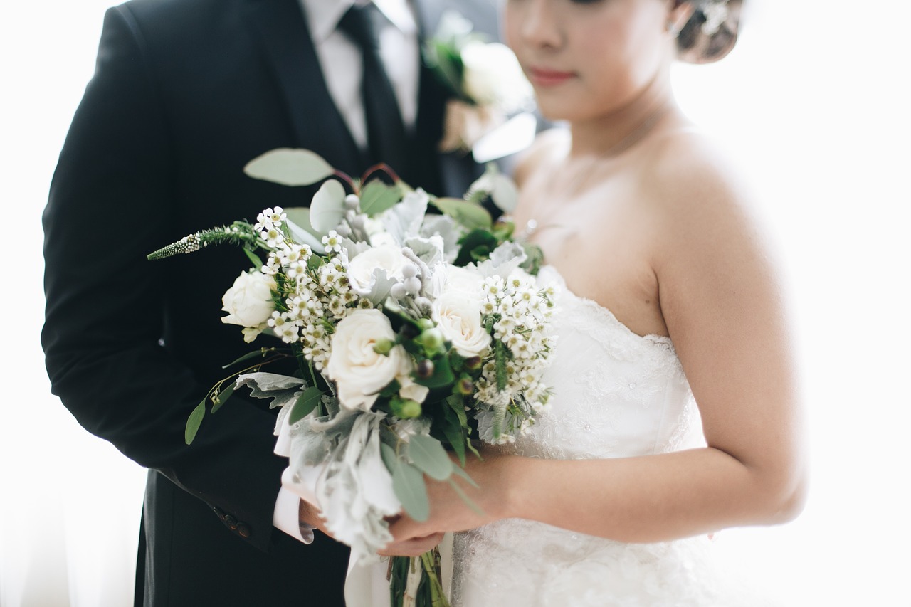 bride  wedding  bouquet free photo