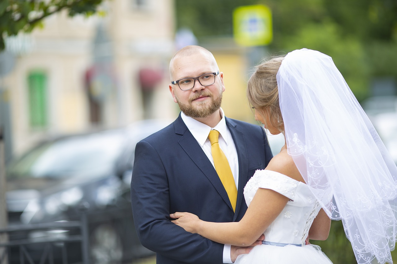 Married man. Свадьба богатого жениха. 4 Свадьбы жених женщина. Прикрытая женщина жених и невеста.