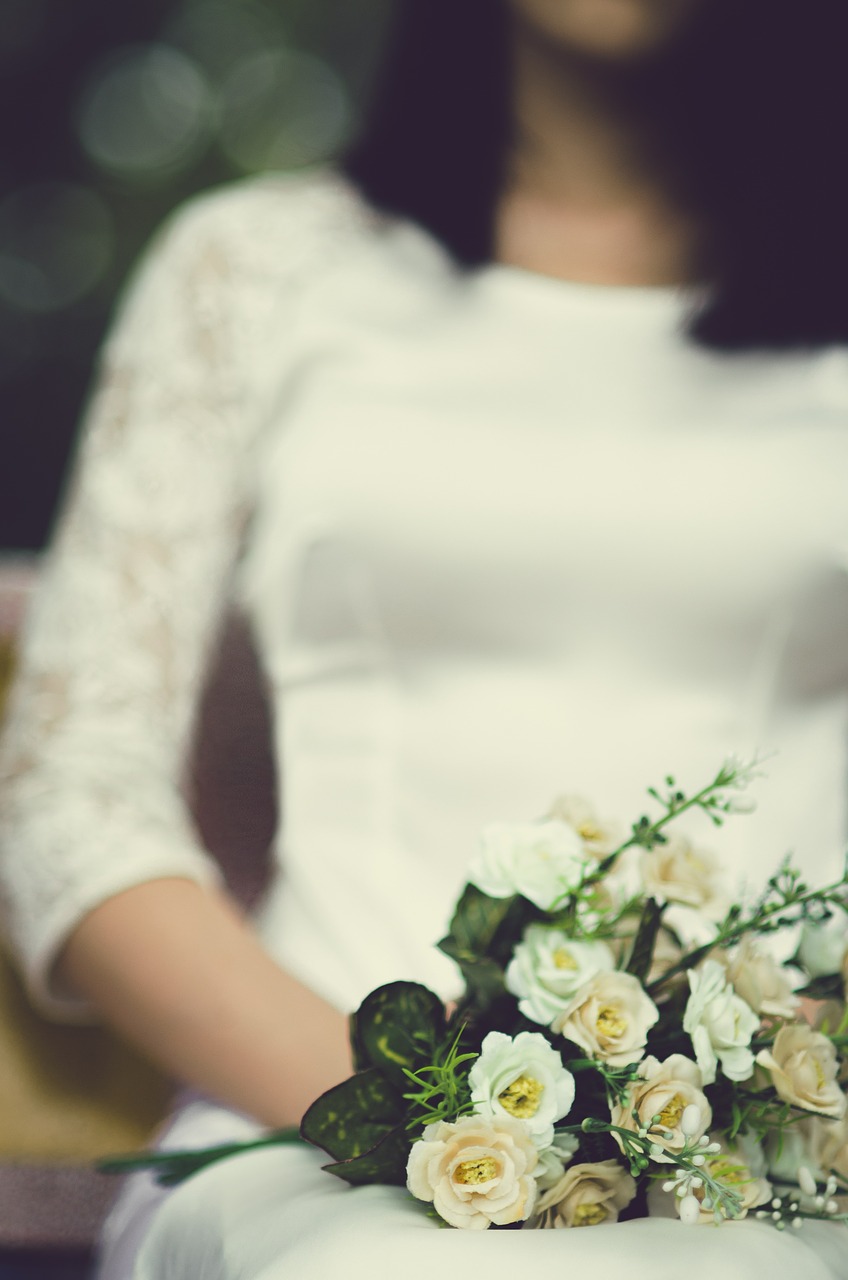 bride bouquet of flowers roses free photo