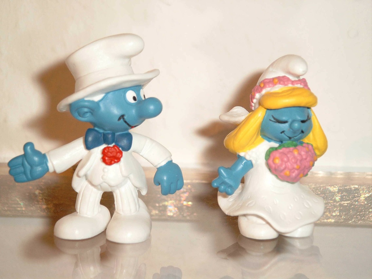 bride and groom wedding smurfs free photo