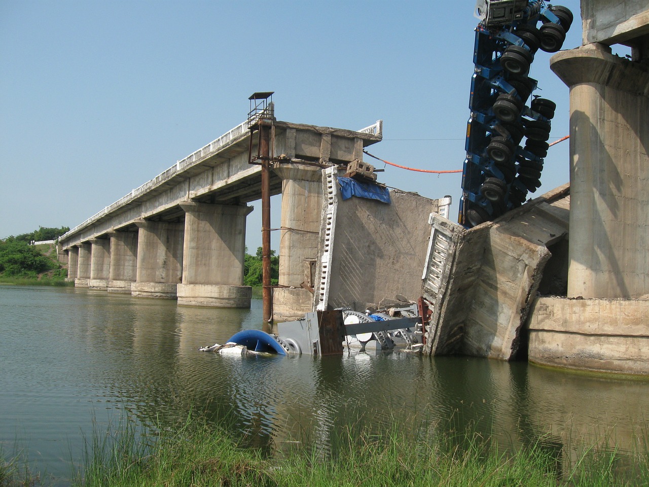 bridge collapse damage free photo