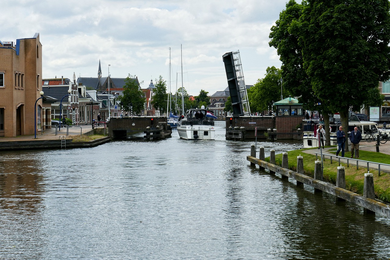 bridge  boating  city free photo