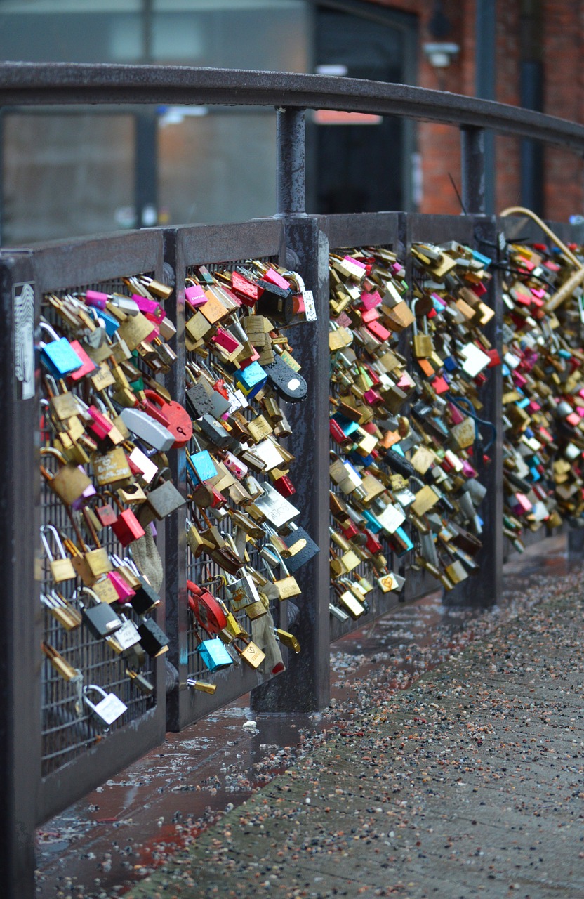 bridge love lock free photo