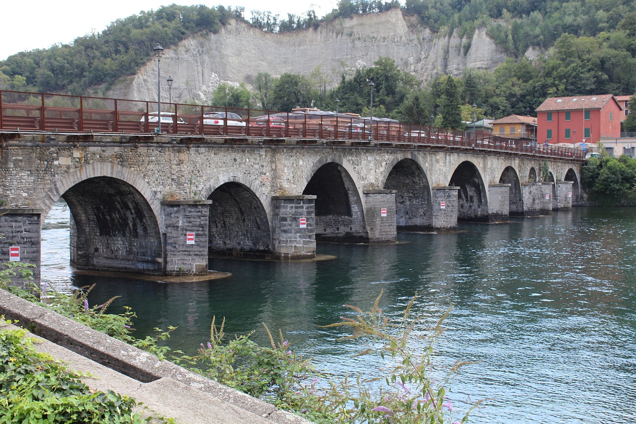 bridge azzone visconti bridge arches free photo