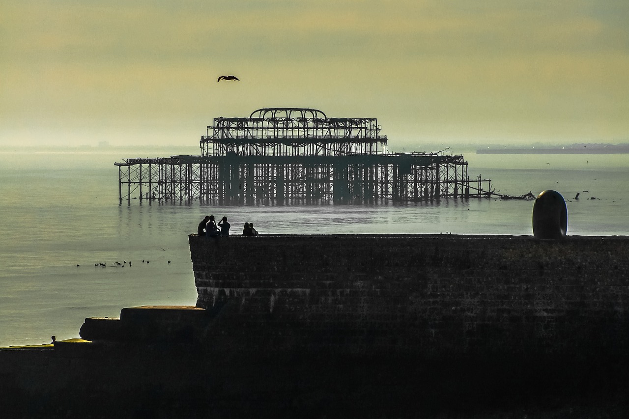 brighton skeleton sea free photo