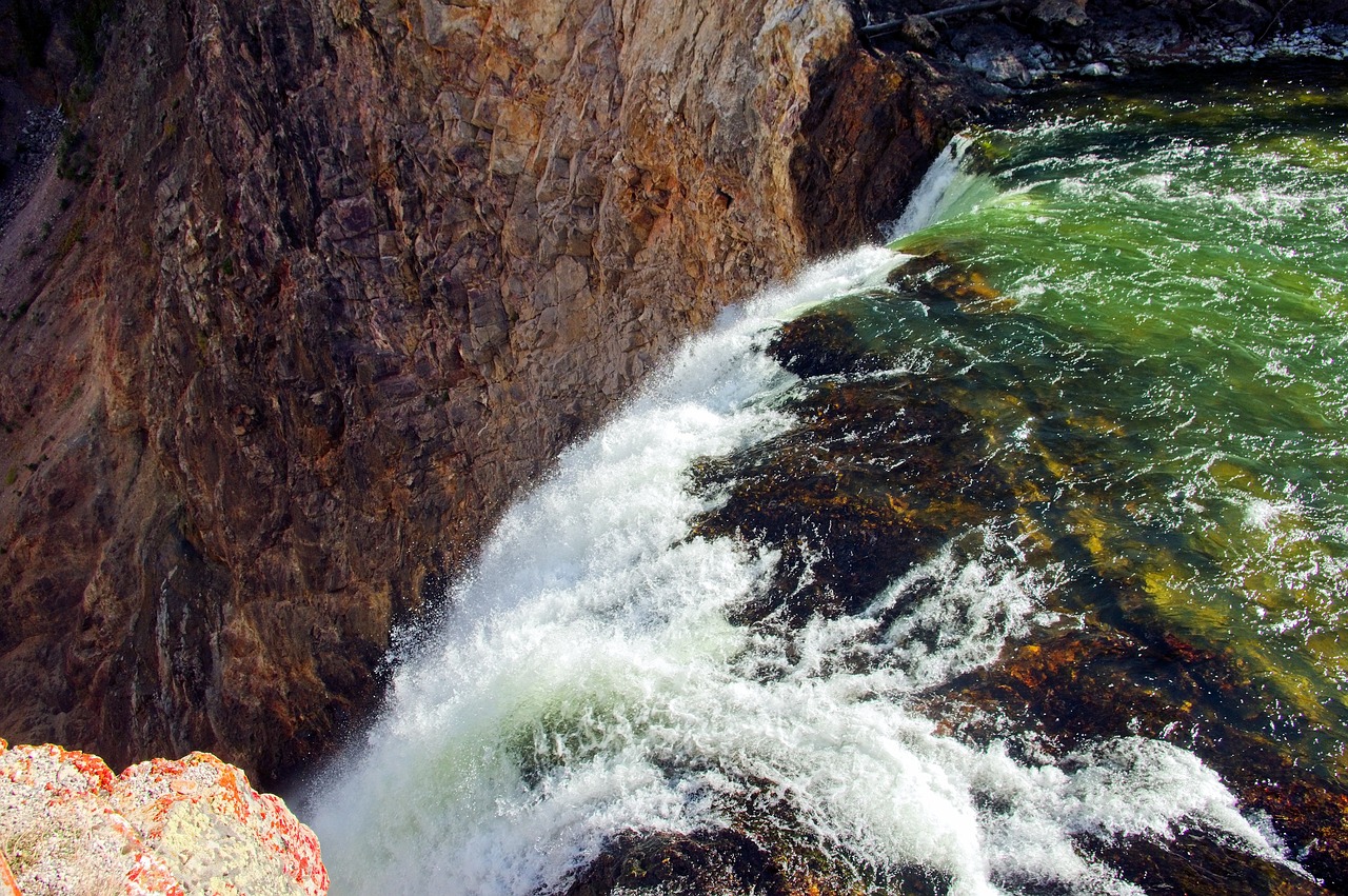 brink of lower yellowstone falls  falls  water free photo
