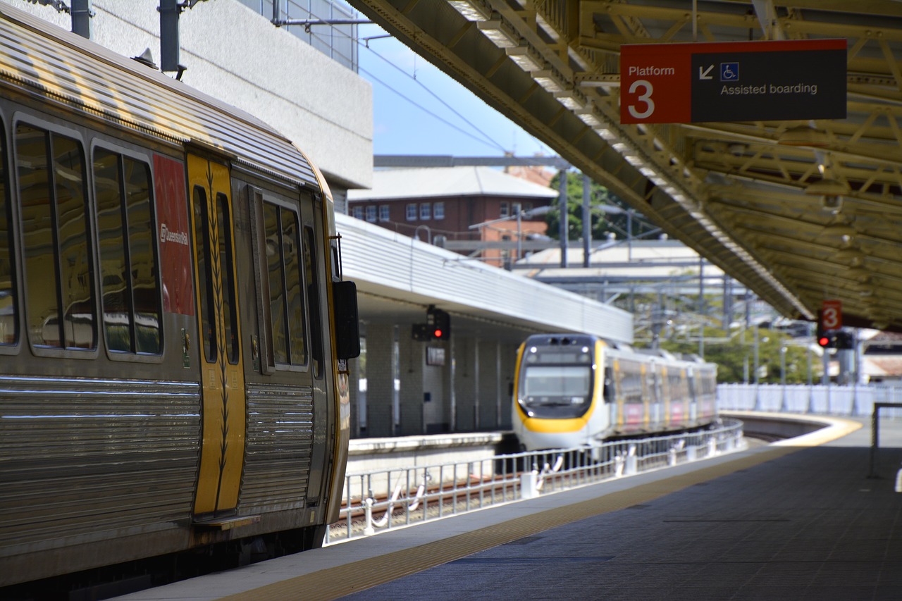 brisbane train travel free photo