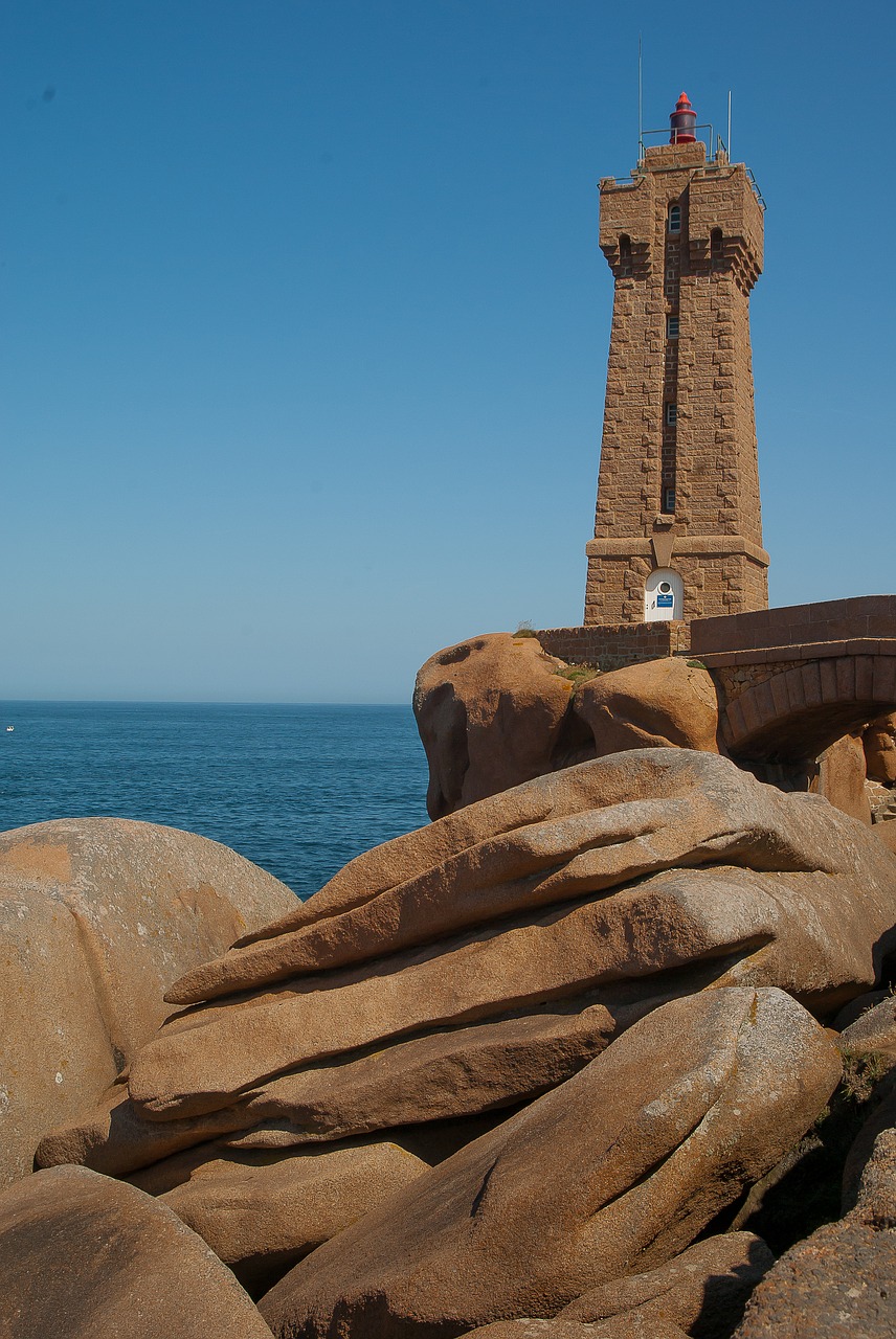 brittany lighthouse ploumanach free photo