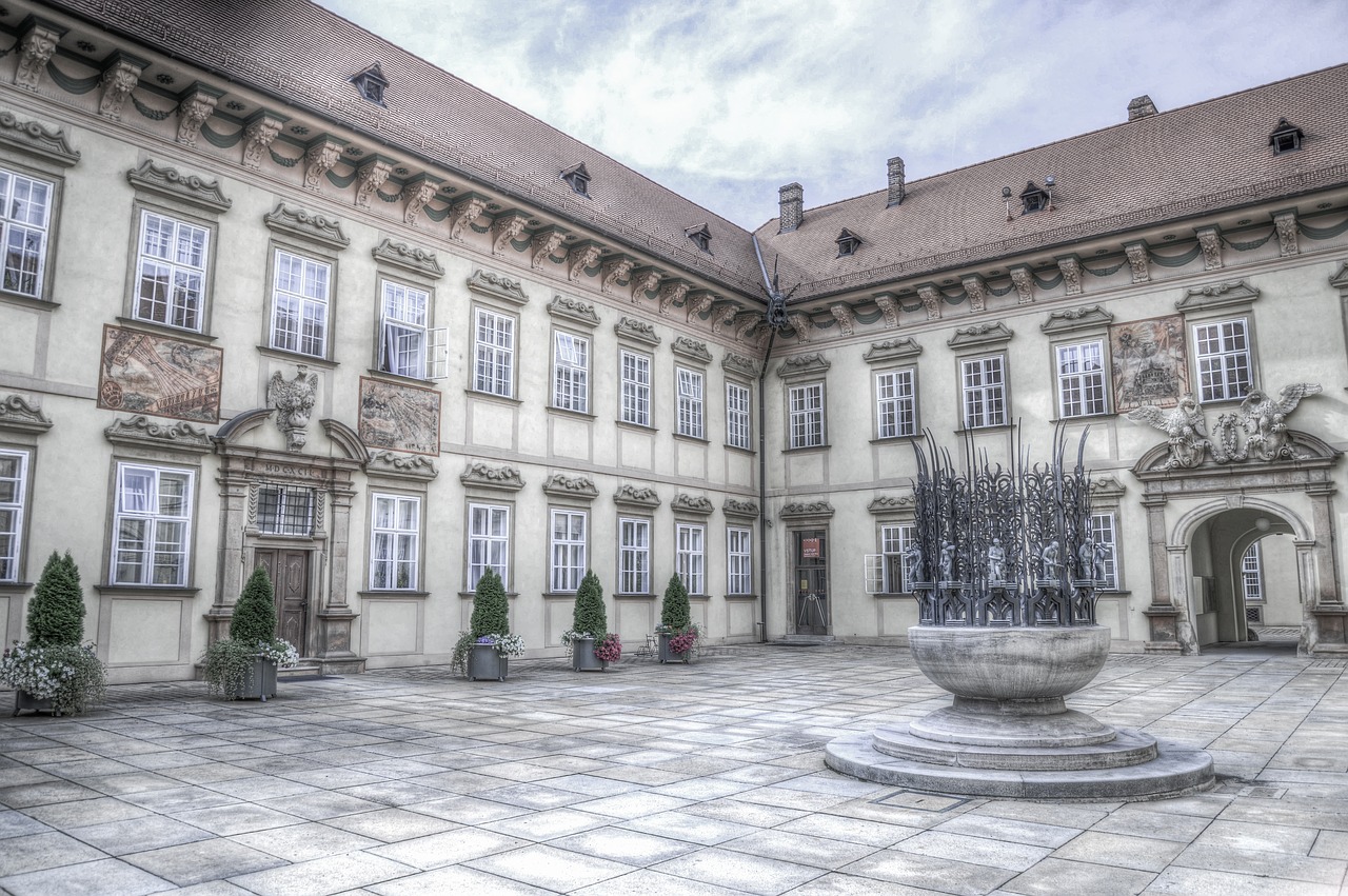 brno square hdr free photo