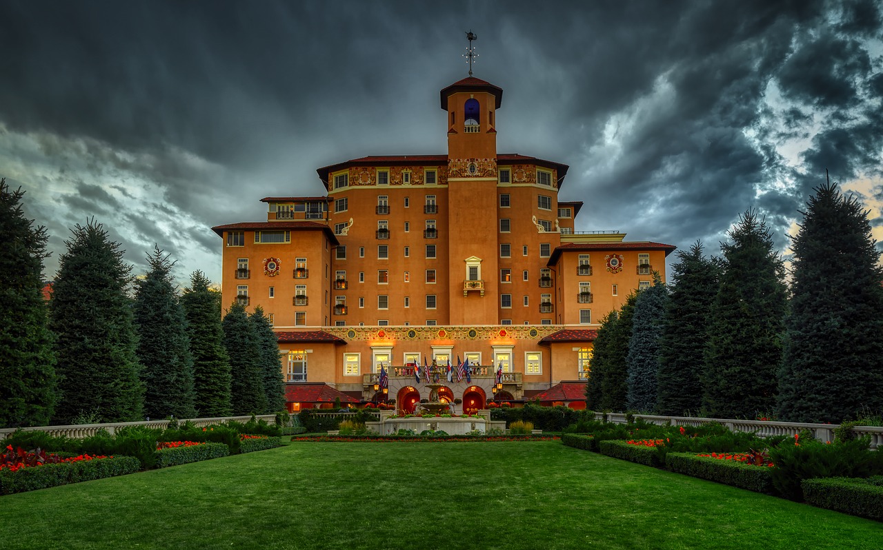broadmoor hotel  colorado springs  america free photo