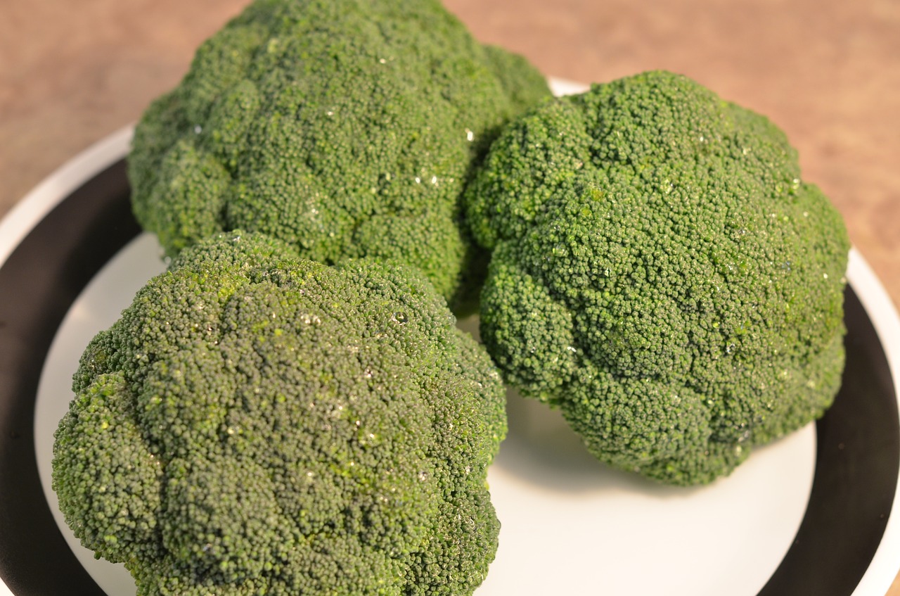 broccoli vegetables vegetarian free photo