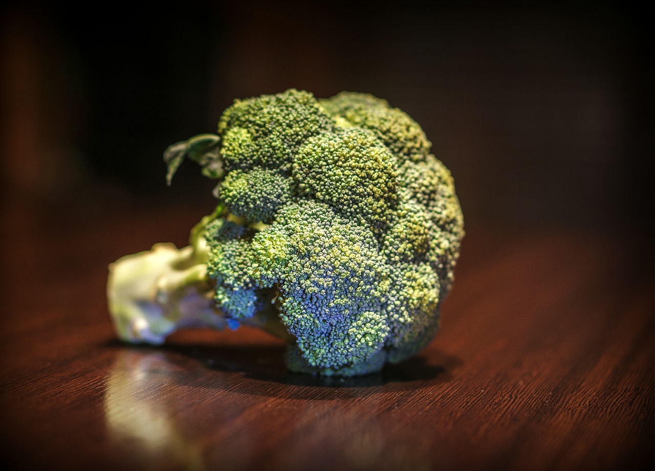 broccoli  vegetables  healthy free photo