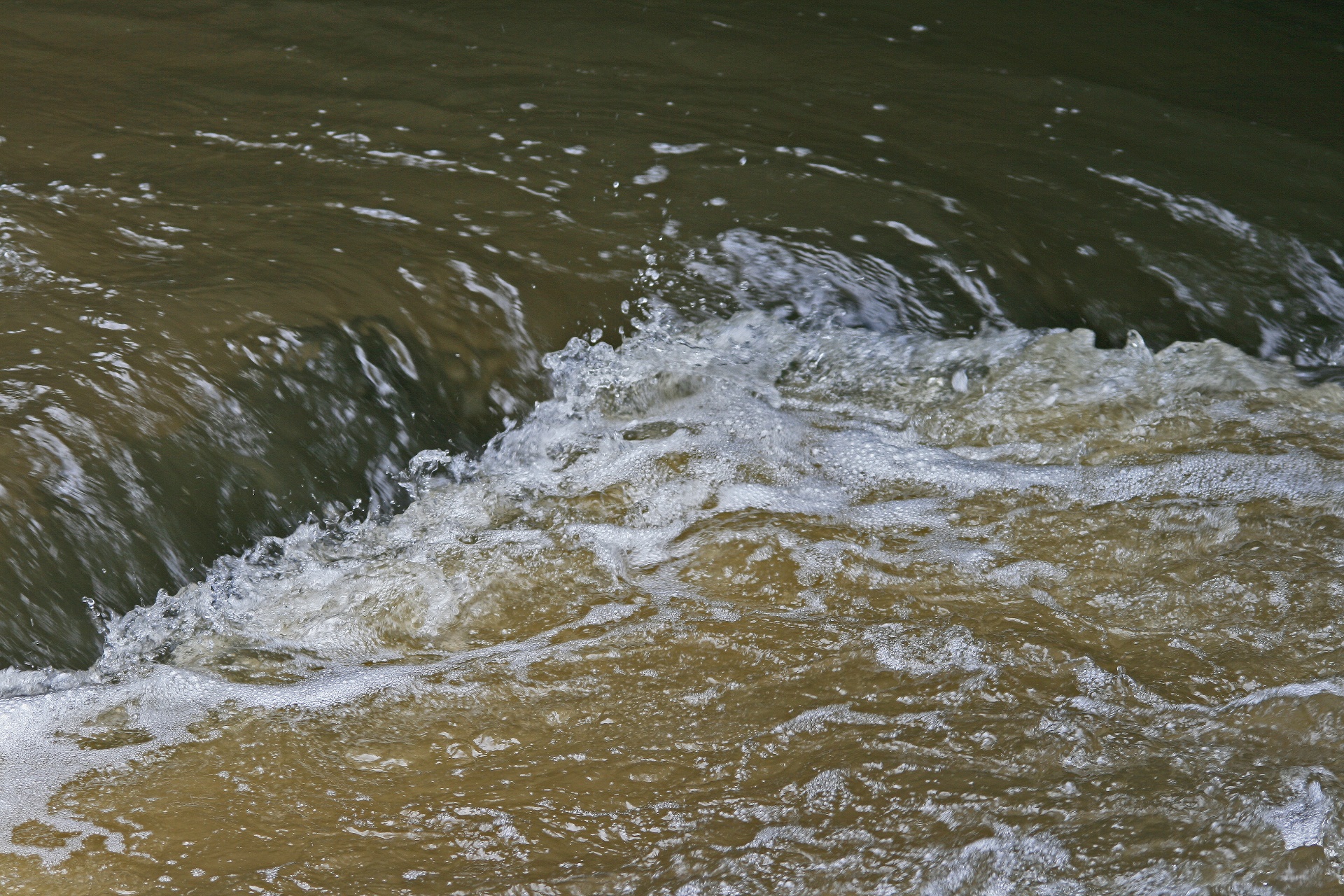 К чему снится поток воды. Вода река. Поток воды. Поток воды в реке. Поток воды в ручье кадушка.