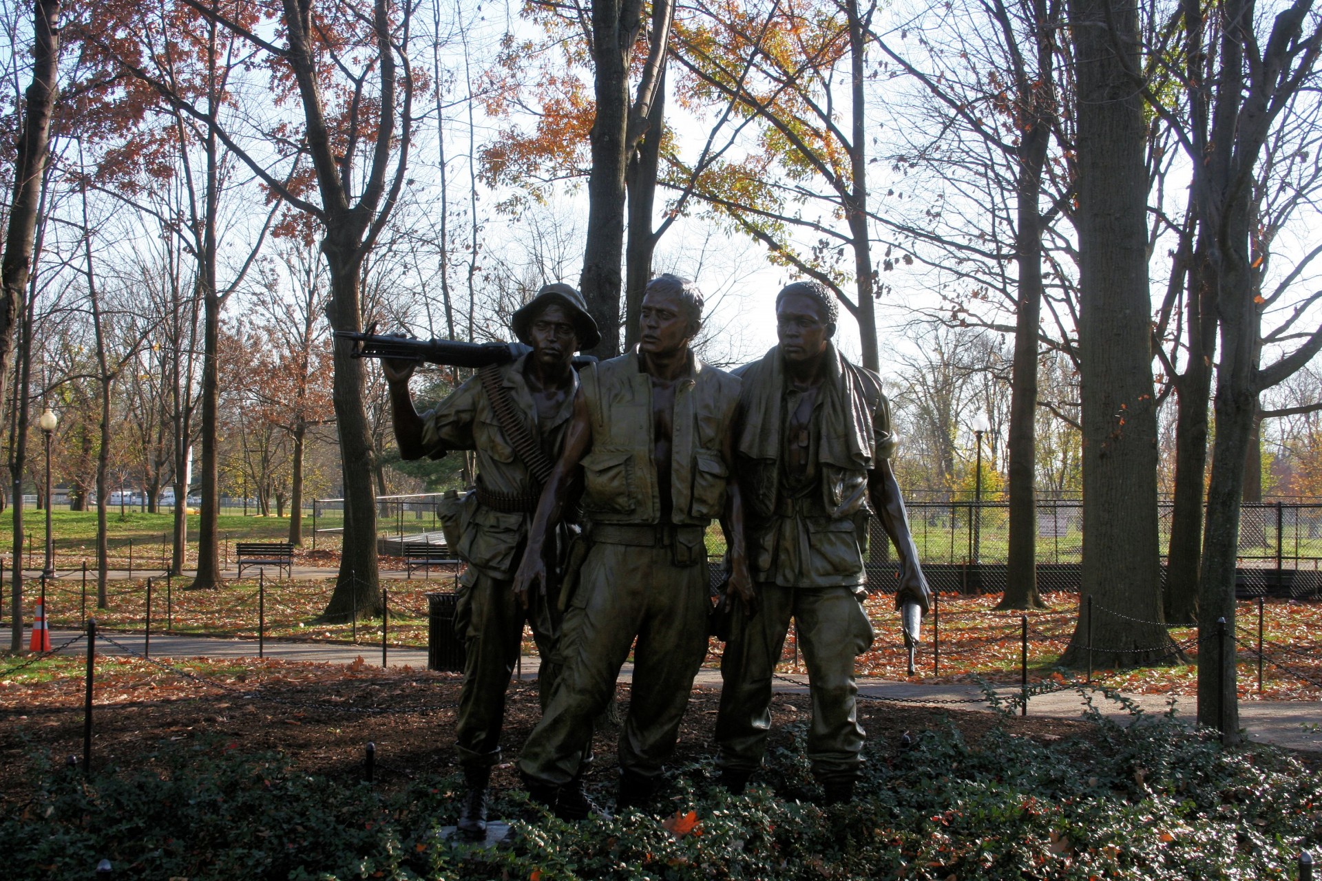 soldier bronze memorial free photo
