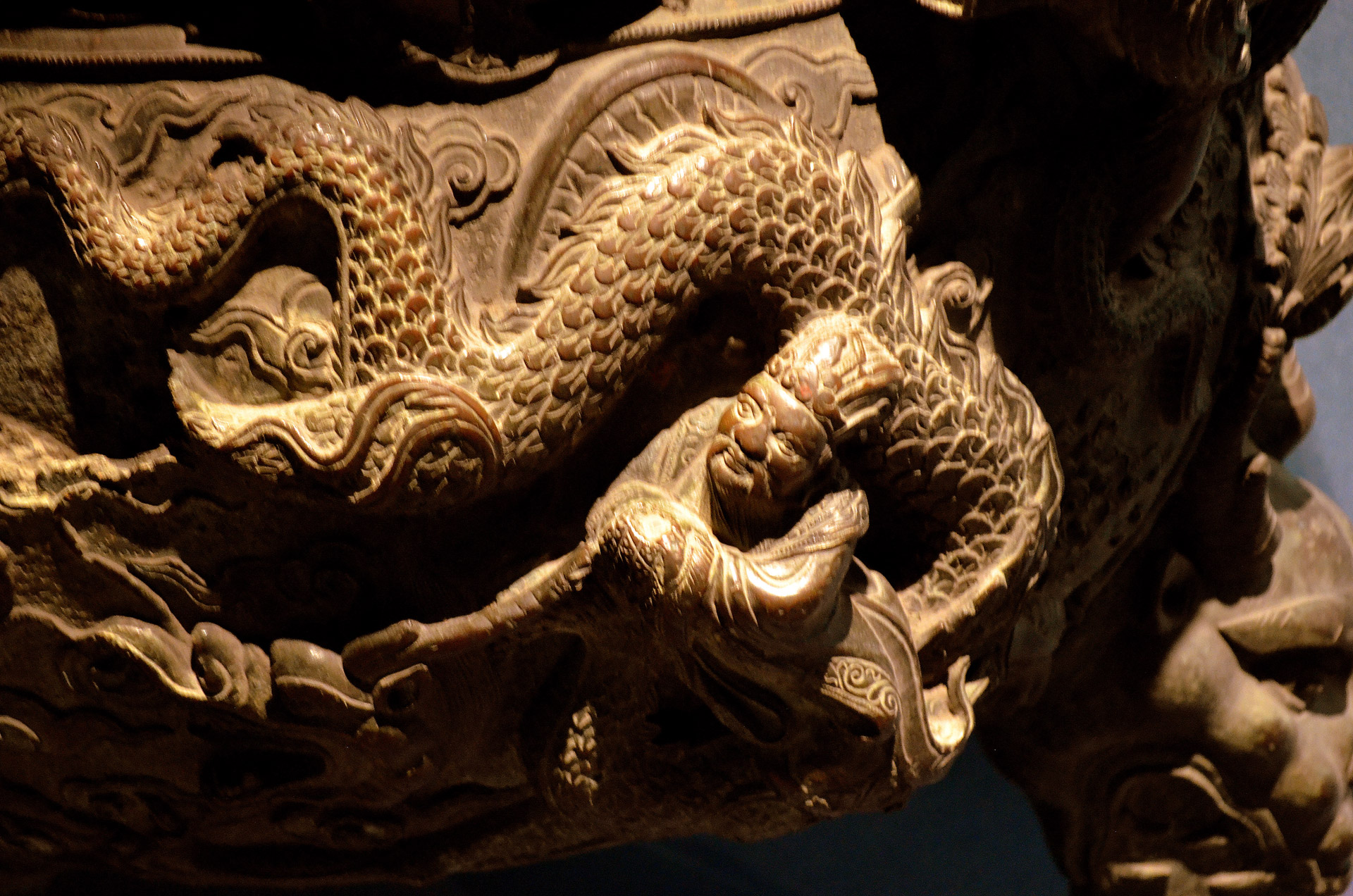 urn bronze dragon free photo