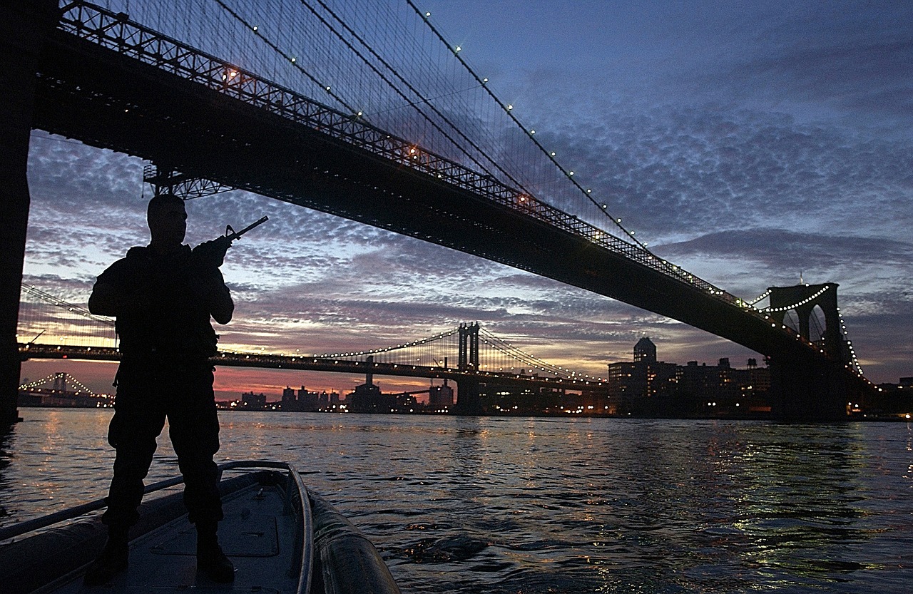 brooklyn bridge new york city evening free photo