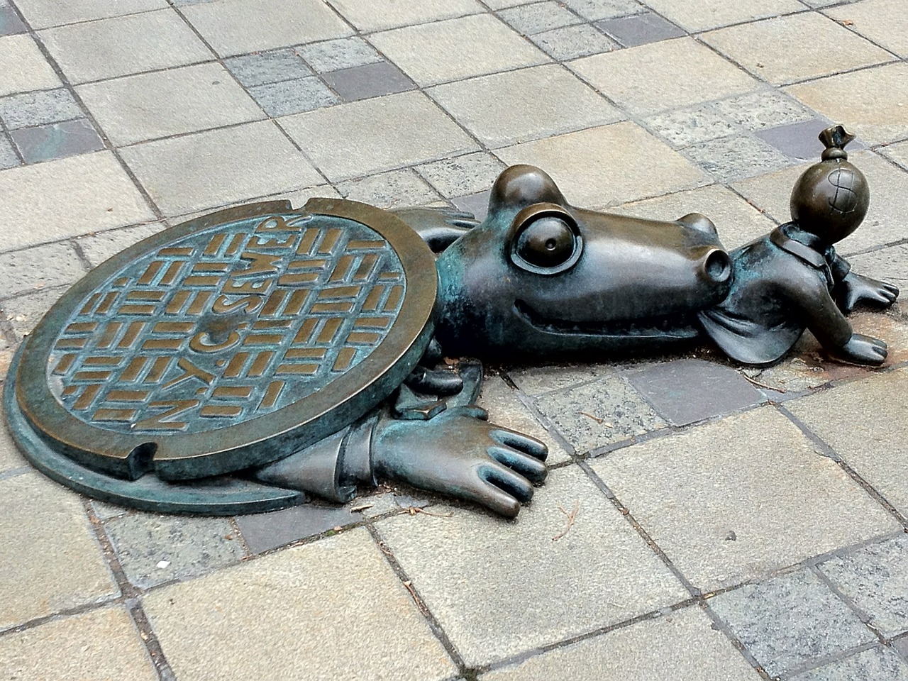 brooklyn street art ny sewer sculpture free photo