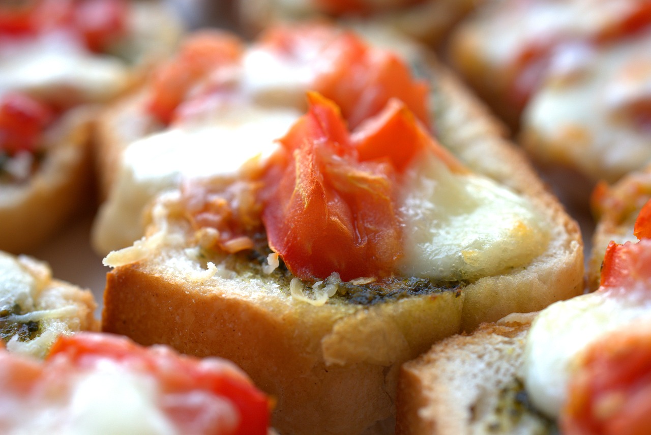 bruschetta  pesto  mozzarella free photo