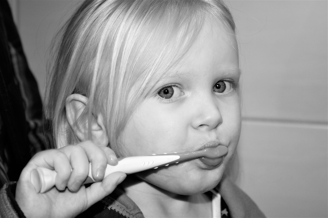 brushing teeth tooth child free photo