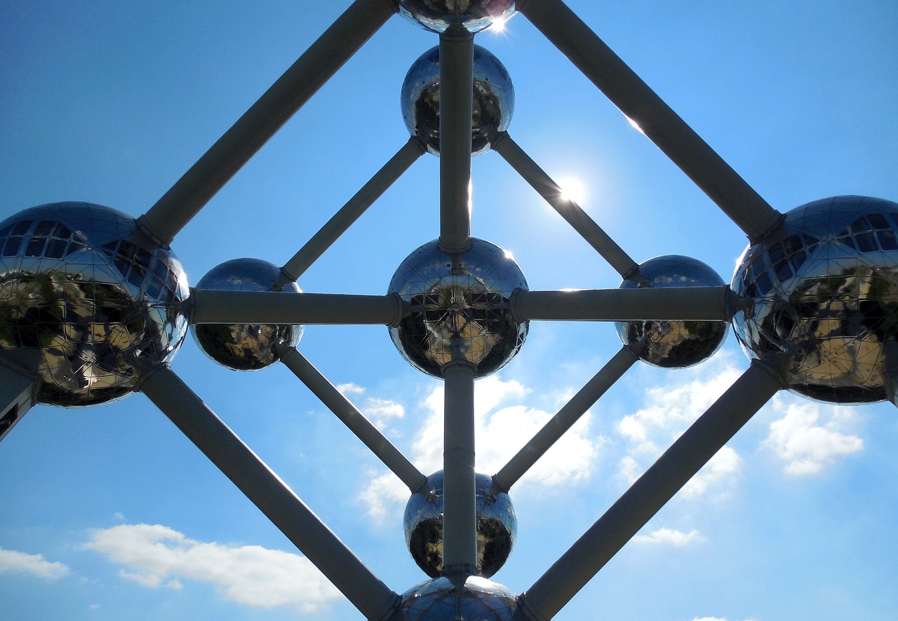 brussels atomium from the bottom free photo
