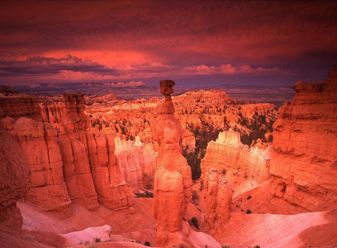 bryce canyon thor's hammer formation free photo