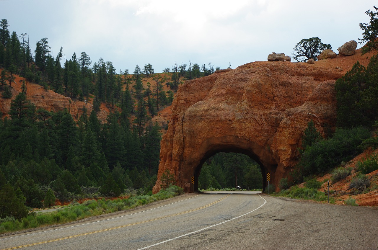 bryce canyon red canyon tunnel rock free photo