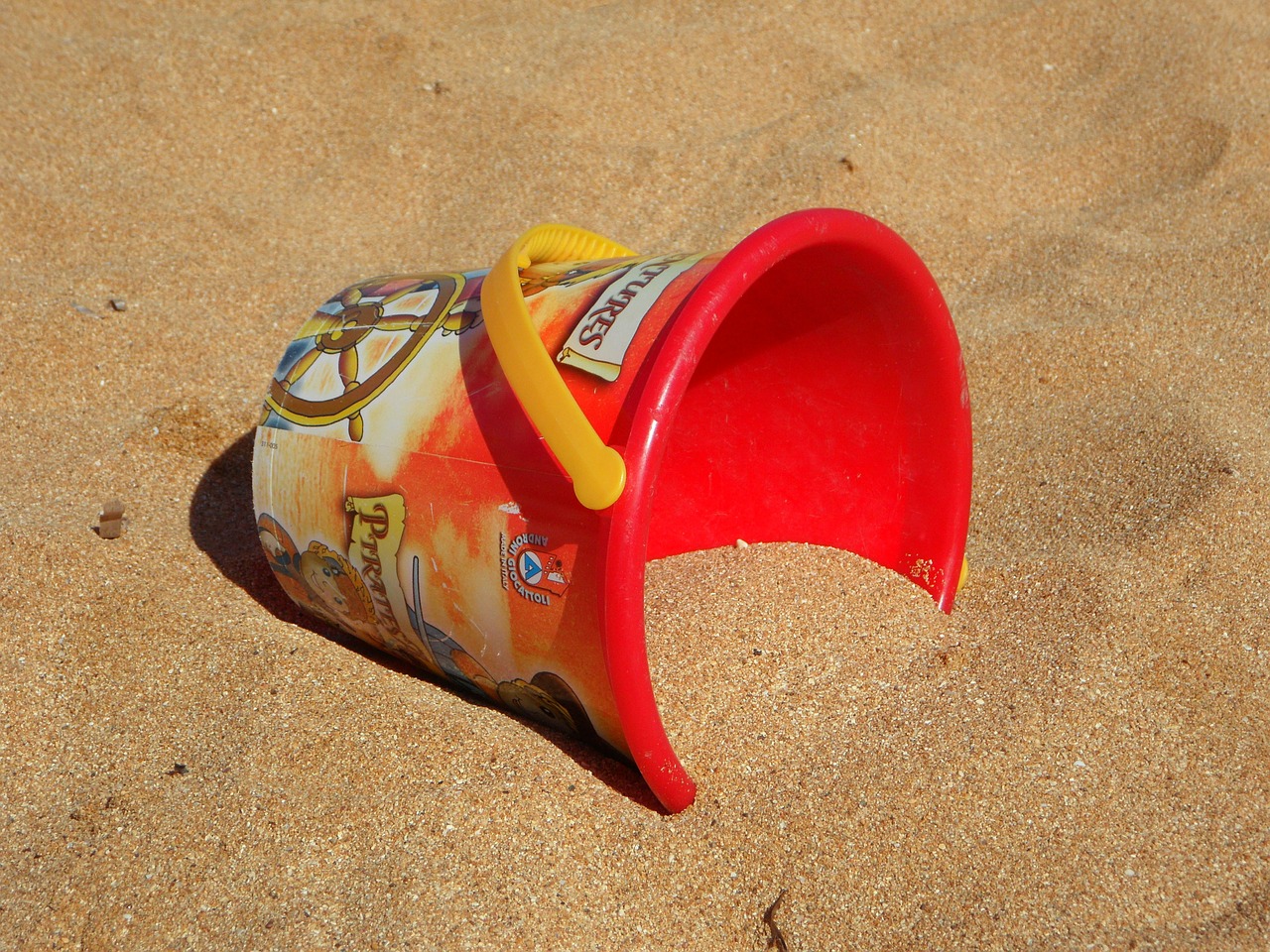 bucket beach sand free photo