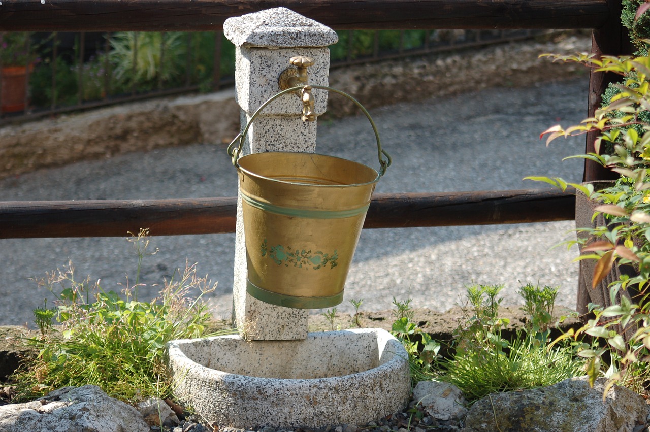 bucket  fontana  faucet free photo