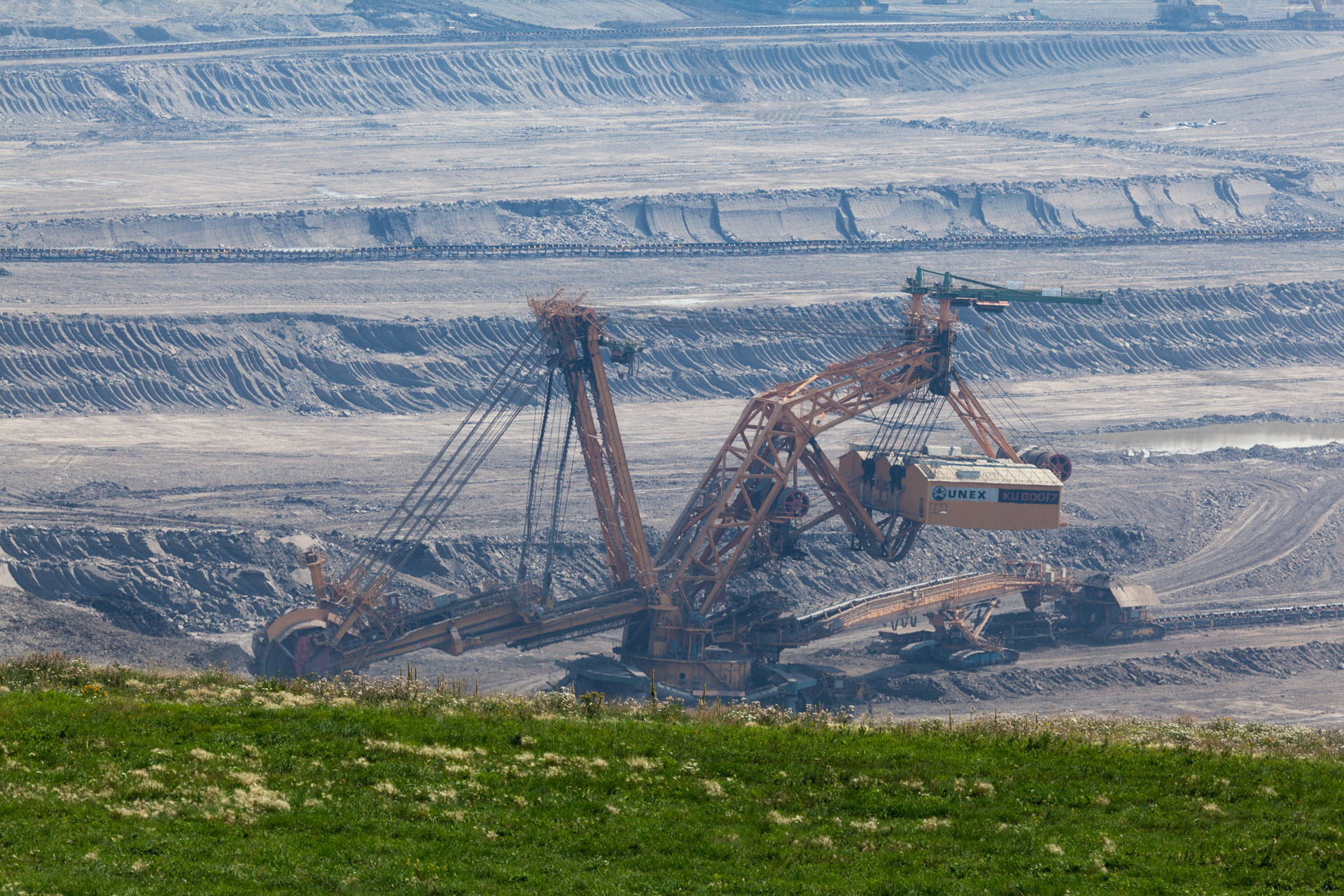 big bucket wheel excavator coal free photo