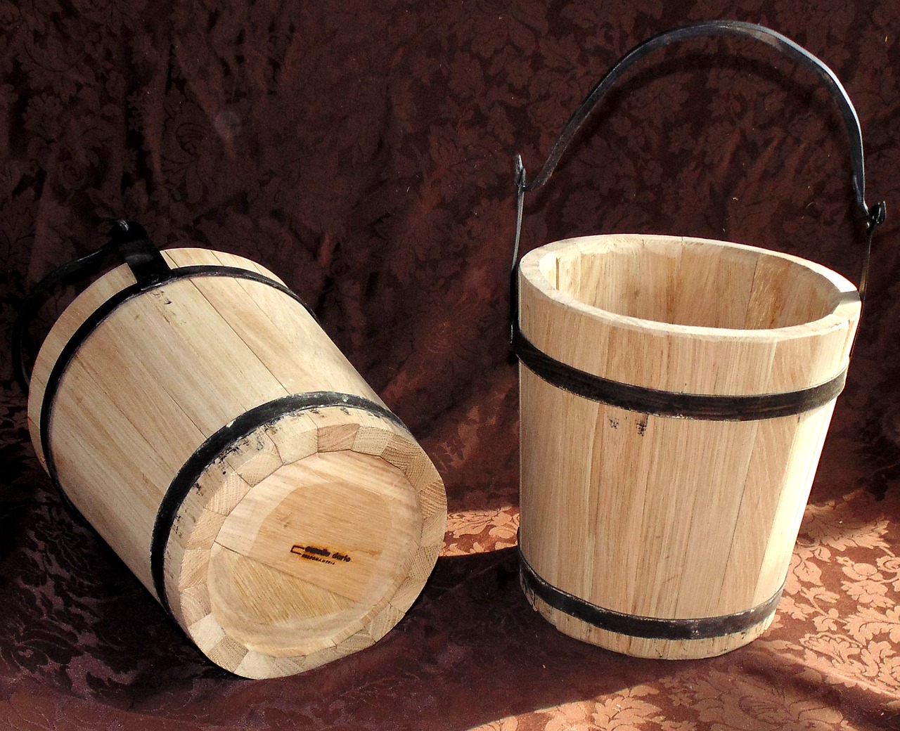 buckets wood romans free photo