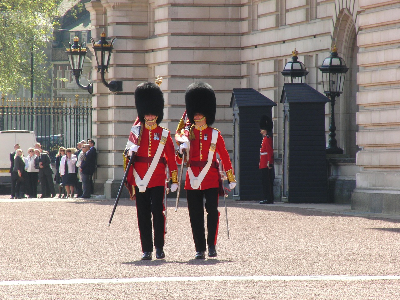 buckingham palace changing of the guard london free photo