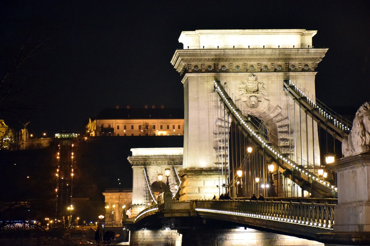 budapest hungary chain bridge free photo