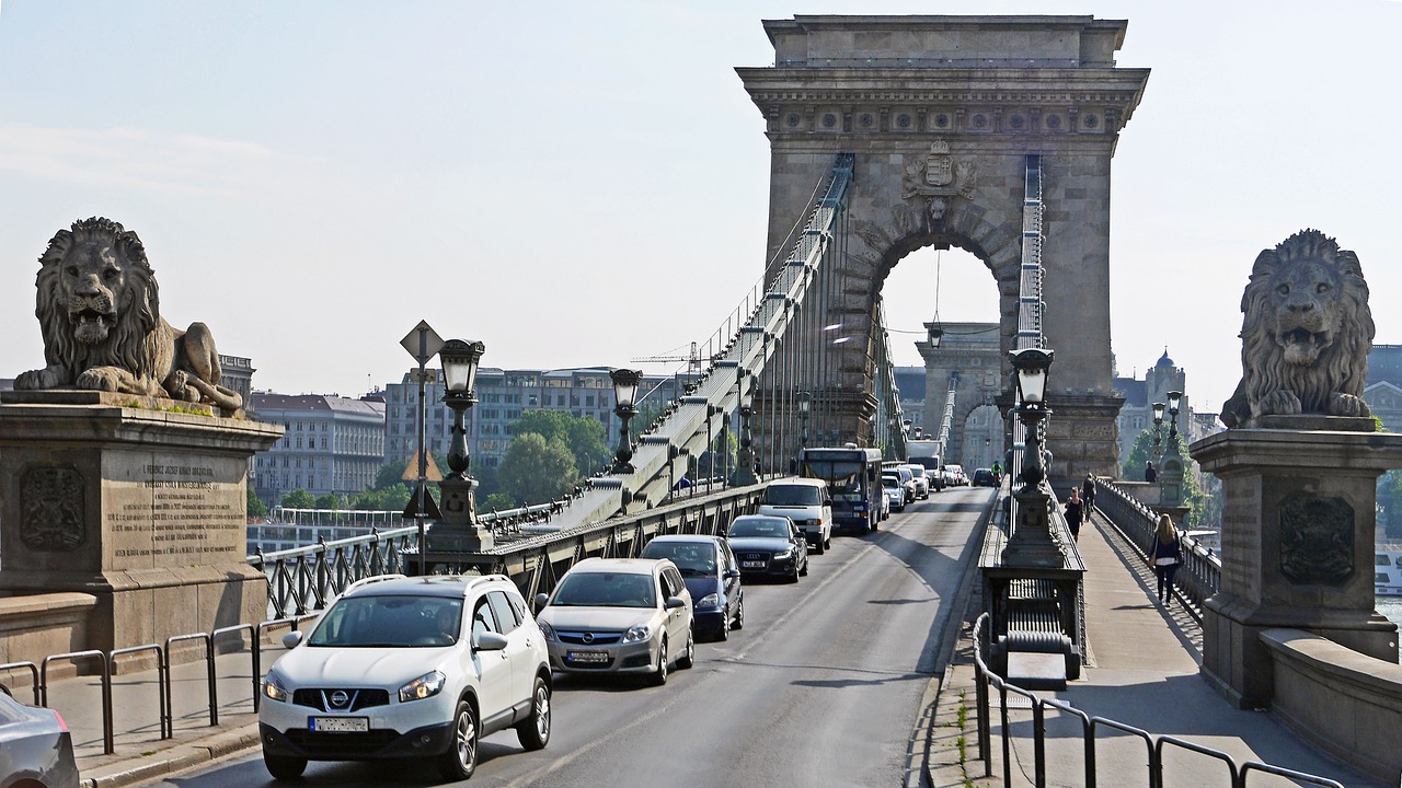 budapest chain bridge jam free photo