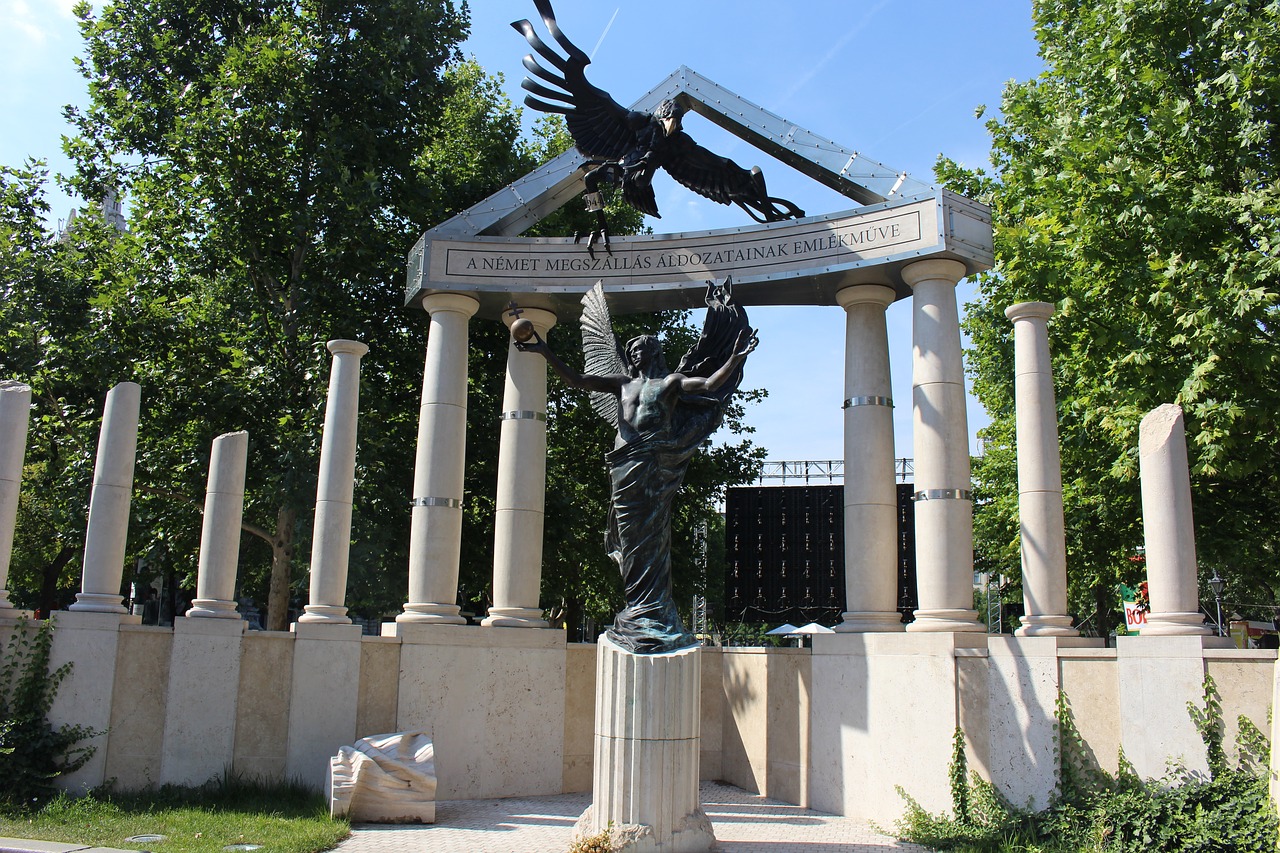 budapest summer monument free photo