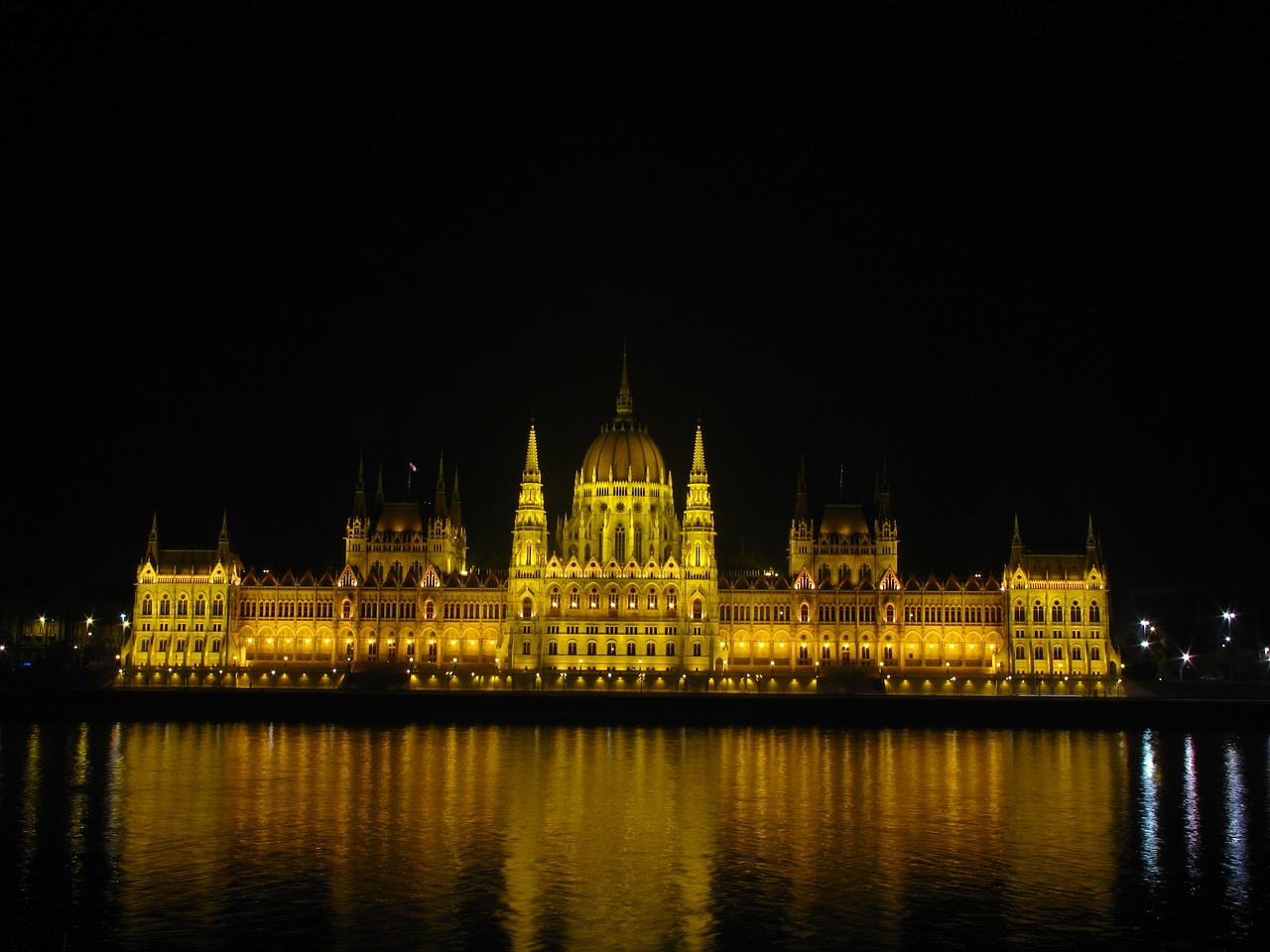 budapest hungary parliament free photo