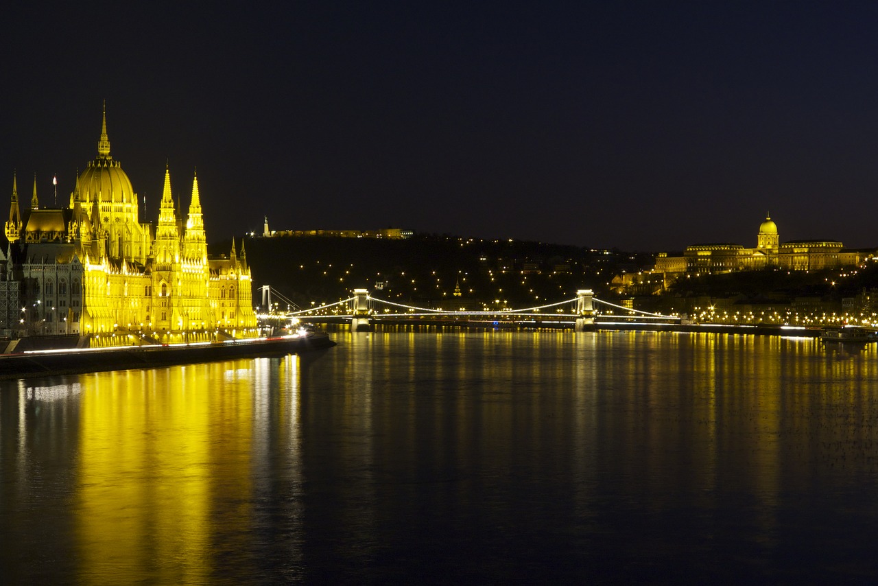 budapest hungary parliament building free photo